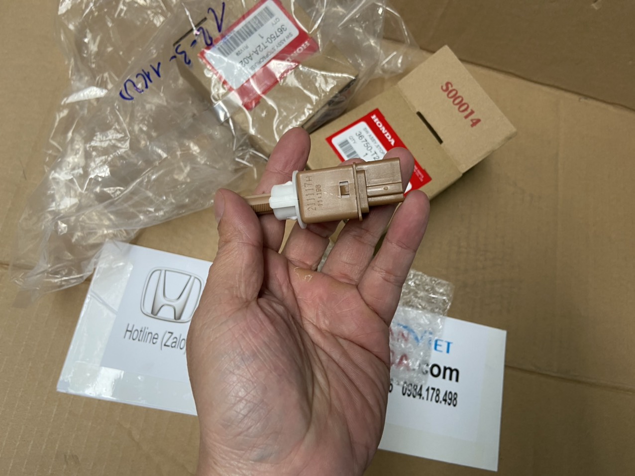 Công tắc bàn đạp chân phanh xe Honda BRIO